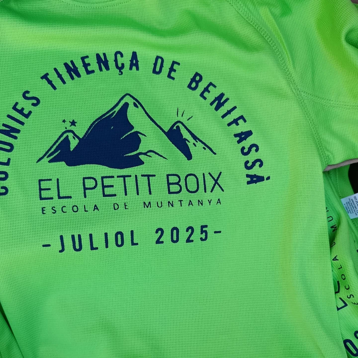 Ja les tenim aquí! Gràcies a @tecnoprevent les samarretes de les Colònies del Parc Natural de la Tinença de Benifassà estan preparades per als vostres menuts i menudes!

Ens veiem dilluns!