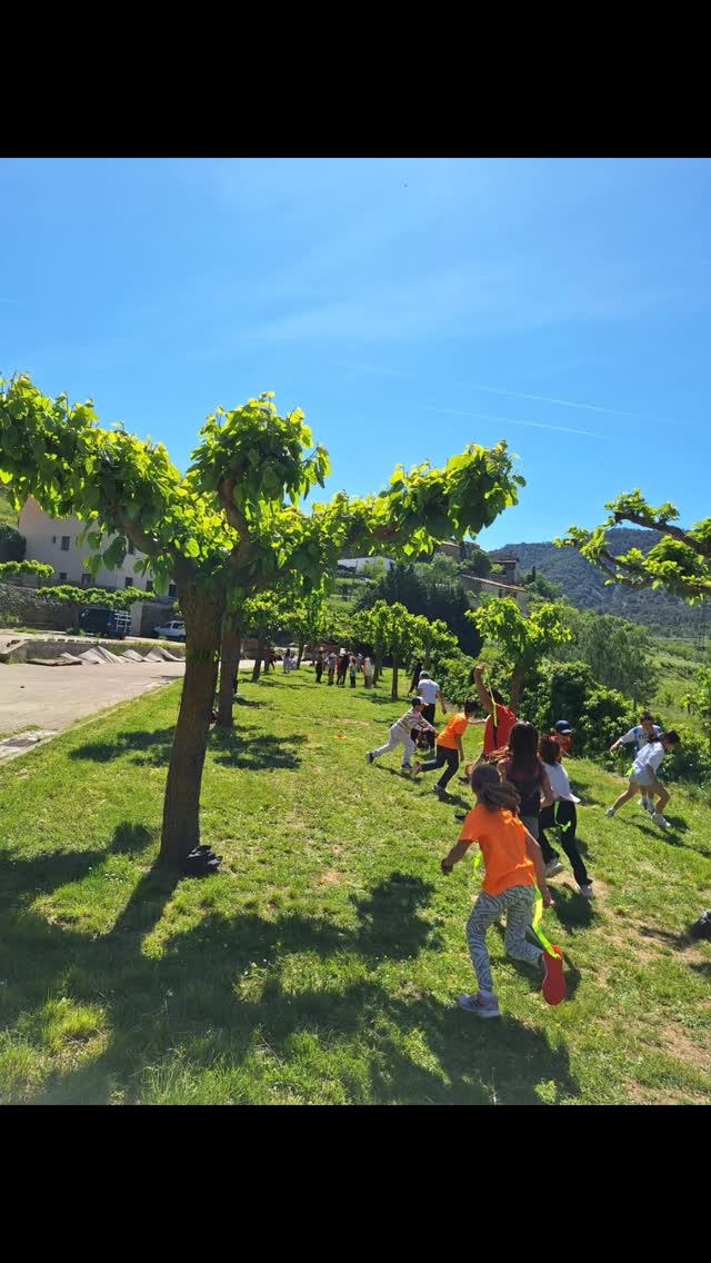 Comencem dos dies en energia amb les colònies del CEIP Sant Sebastià de Vinaròs al Parc Natural de la Tinença de Benifassà. 

Avui hem fet jocs a la natura, ens hem convertit en ibers, hem fet jocs d'escalada, senderisme i encara ens queda excursió nocturna i disco!

Demà més!

#elpetitboix #escolademuntanya #escoladenatura #pntinença #parcnaturaltinença