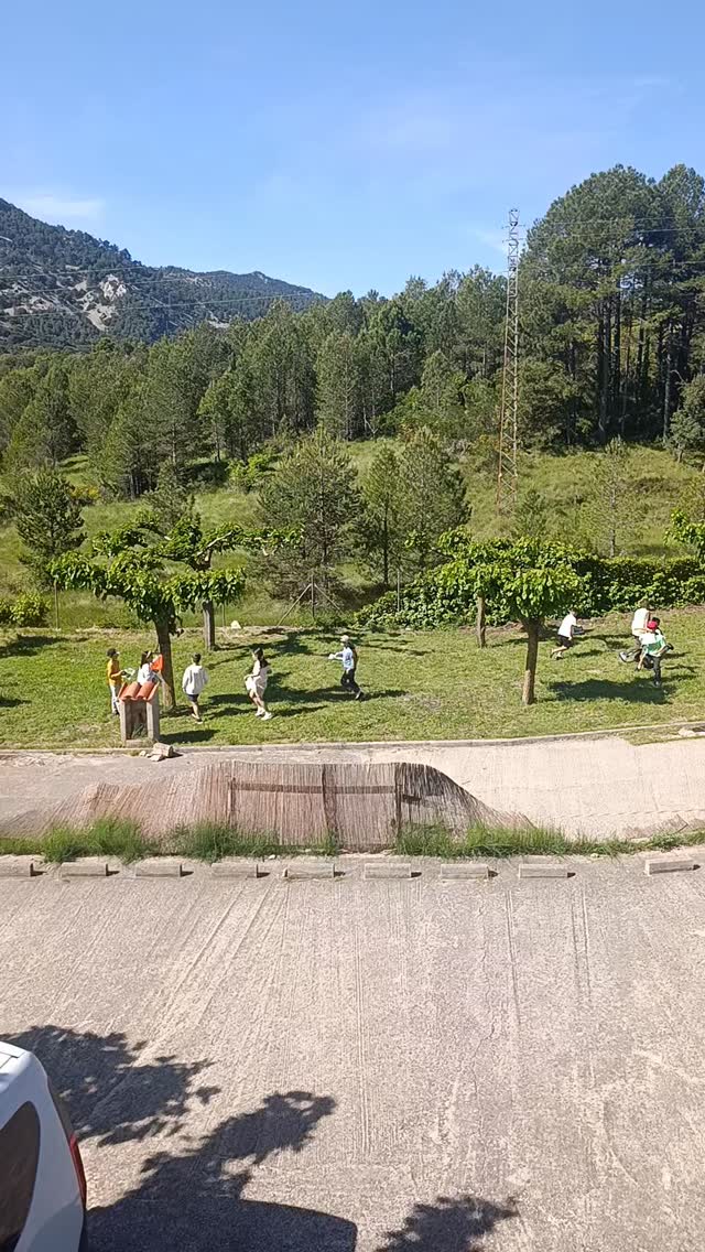 Tanquem el 2n dia de colònies escolars del CEIP Sant Sebastià de Vinaròs amb curses d'orientació i taller de rastres! 

Gràcies per confiar en natres amb la nostra proposta d'activitats i també gràcies @albergfontlluny per l'hospitalitat!