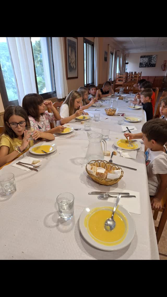 Colònies d’estiu a tota màquina 😍

Des d’El Petit Boix Escola de Muntanya proposem unes colònies diferents, al cor del Parc Natural de la Tinença de Benifassà, on els xiquets i xiquetes connecten amb la natura mentre aprenen i gaudeixen.

Dies actius, d’esports de muntanya, descobertes i aventures que deixen empremta 🌿⛰️

Perquè créixer també és embrutar-se, explorar i compartir.

⚠️ Ens queden poques places tant al primer torn com al segon!

Si voleu més informació, escriviu-nos sense compromís.

#escolademuntanya #escoladenatura #lasénia #terresdelsénia #pntinença
